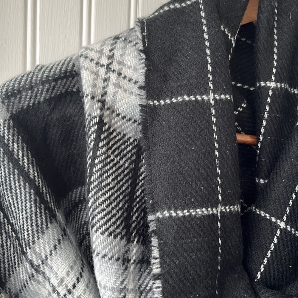 Scarf - Picture 2 of 4